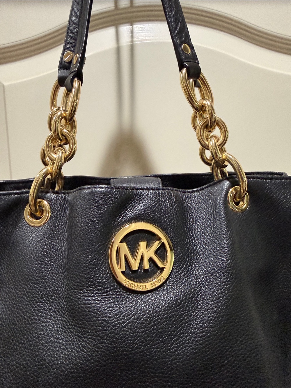 Michael Kors "Fulton Chain" Pebbled Leather Shoulder Bag - Picture 4 of 15